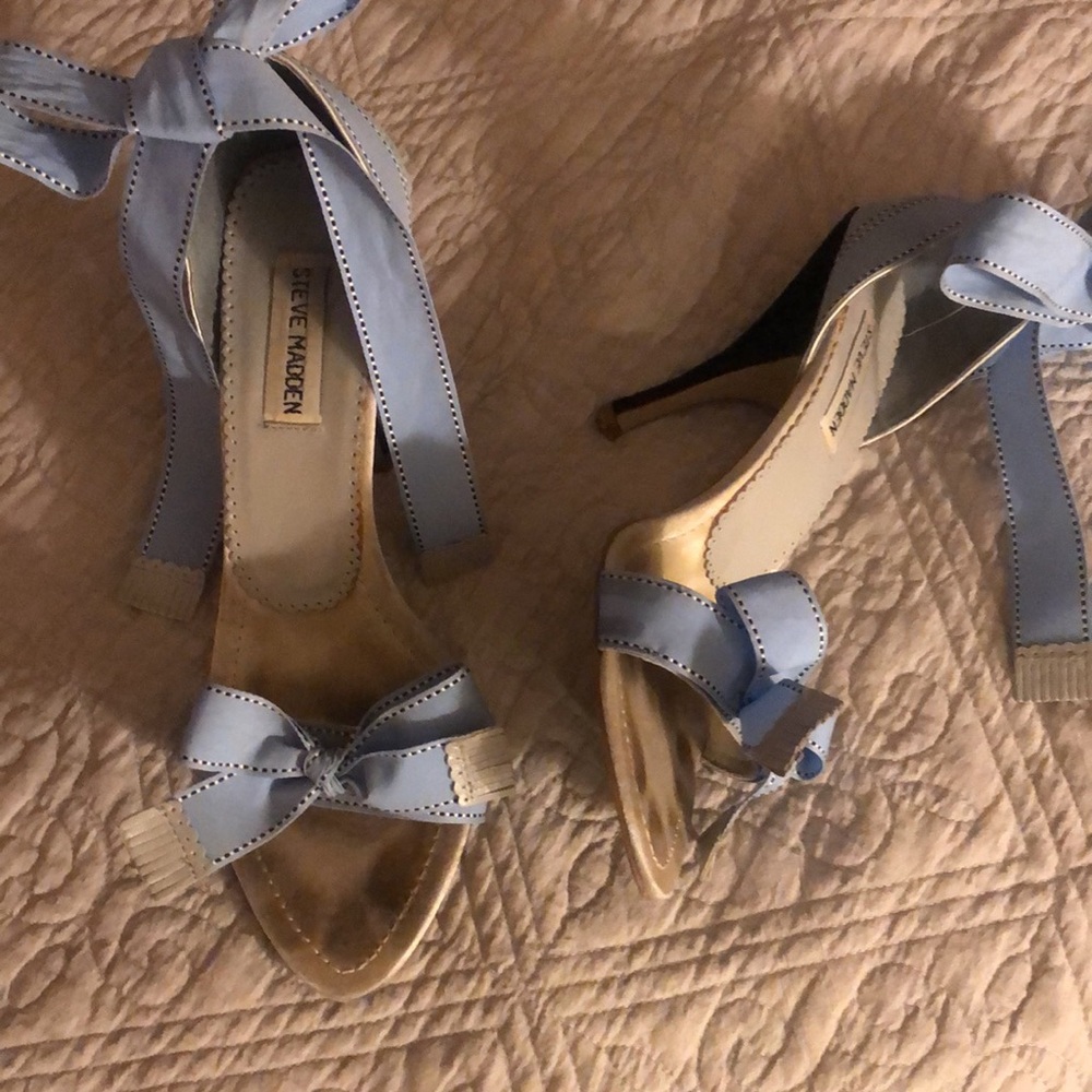 Steve Madden heels with ankle ties. - Picture 2 of 3